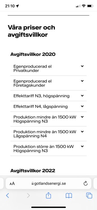 Skärmdump av en webbsida som listar elpriser och avgiftsvillkor för olika kundkategorier och anslutningstyper.