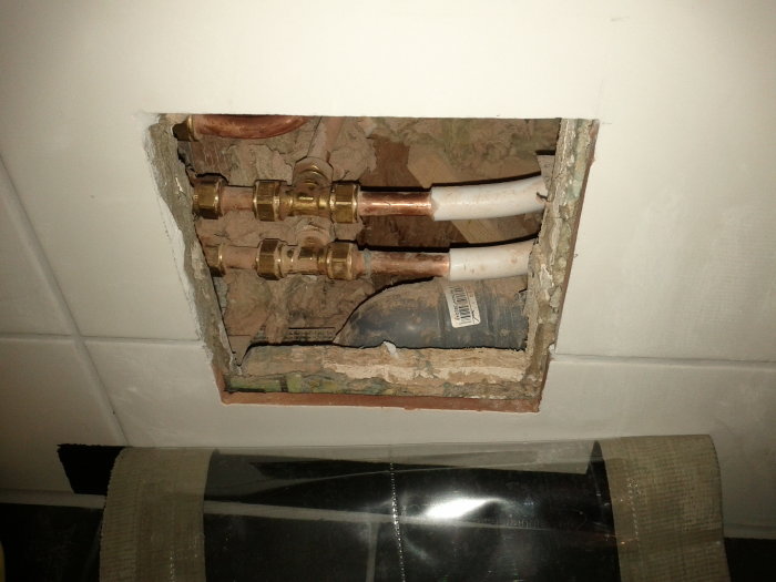 Lucka till rören.jpg