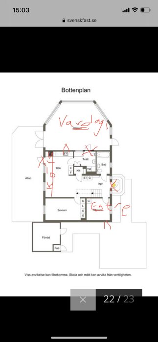 Planritning av bottenvåningen i ett hus, med handskrivna anteckningar om renoveringsplaner.