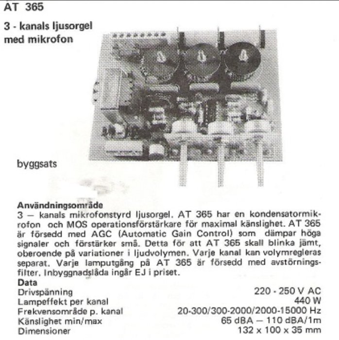 Svartvit bild av en 3-kanals ljusorgel byggsats, kallad AT 365, komplett med kretskort och elektroniska komponenter.