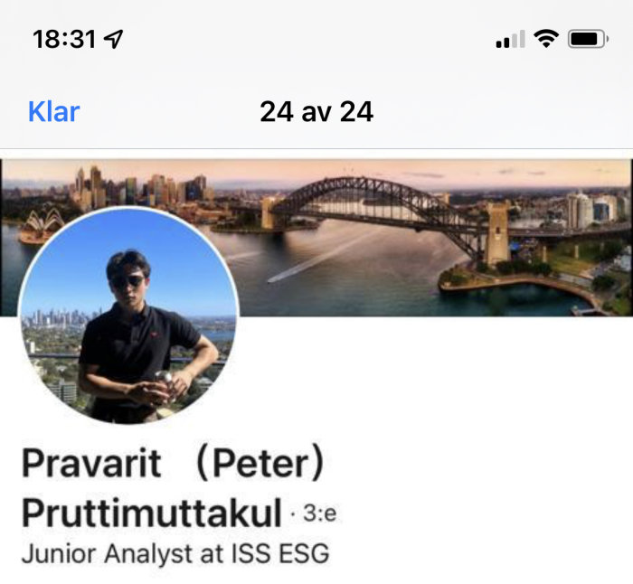 Skärmdump visar en profilbild av en person och en bakgrundsbild av Sydney Harbour Bridge.