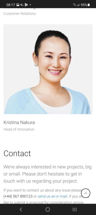 Skärmdump av kontaktavsnitt på en webbsida med leende kvinna vid namn Kristina Nakura, titulerad som Head of Innovation.