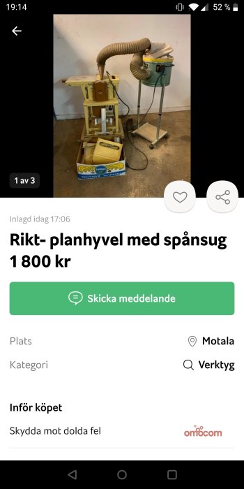 Gul rikt-planhyvel med spånsug ansluten via slang.