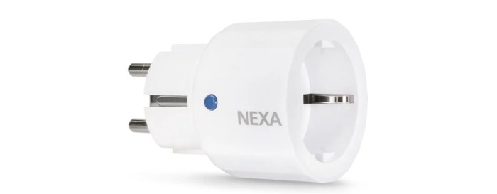 Vit Nexa-adapter för vägguttag med on/off-knapp, användbar för fjärrstyrning av eluttag.