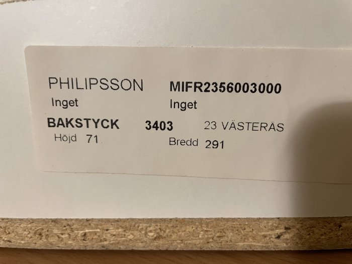 Etikett på kökslucka med texten "PHILIPSSON" och dimensioner, bakstycke angivet som "inget".