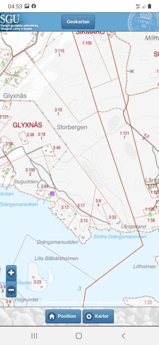 Skärmdump av topografisk karta över Glyxnäs med markerade fastigheter och tomter.