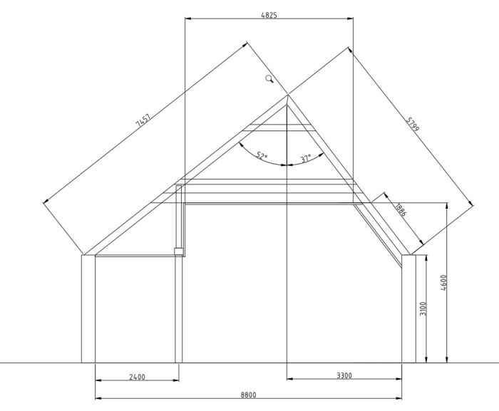 Sektionsskiss av takstol i ett byggprojekt med måttangivelser och konstruktionsdetaljer.