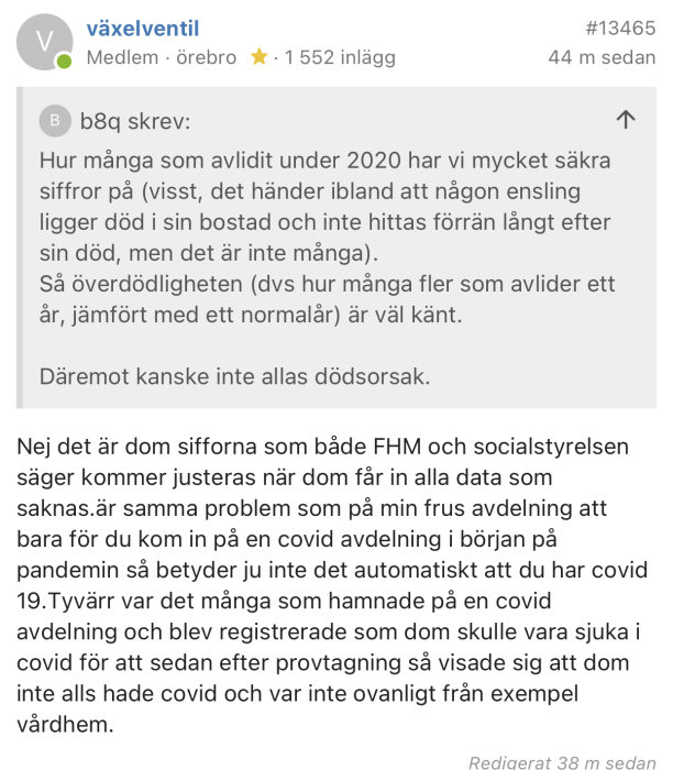 Skärmdump av diskussionstråd där användare debatterar korrektheten i statistik över dödsfall under 2020.