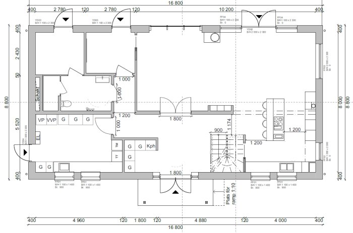 Arkitektonisk ritning av en husplanlösning med mått och rumsuppdelningar.