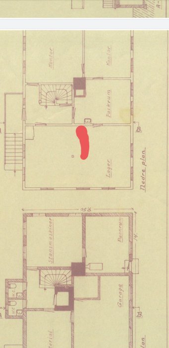 Ritning av våningsplan med markerad pelare och planerad limträbalkens position, röd prick vid avsågning.