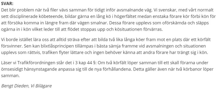 Skärmdump av ett svar på en bilrelaterad fråga som diskuterar köbeteende och trängsel i trafiken.