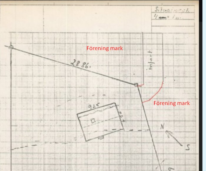 Tomtkarta markerad med "Föreningsmark" vid gränslinjer intill en fastighetsplan.