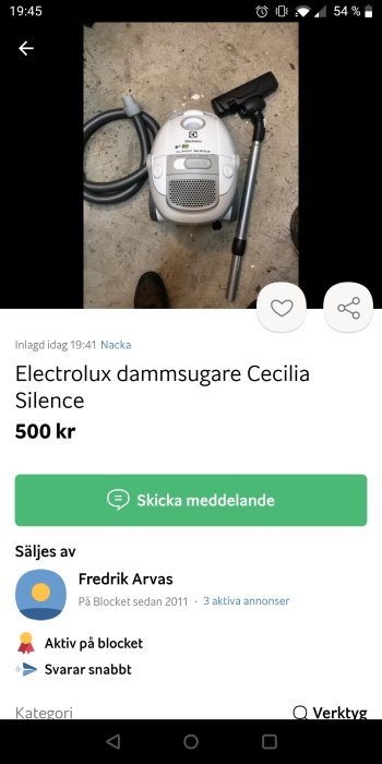 Electrolux dammsugare Cecilia Silence med slang och munstycke på ett betonggolv.