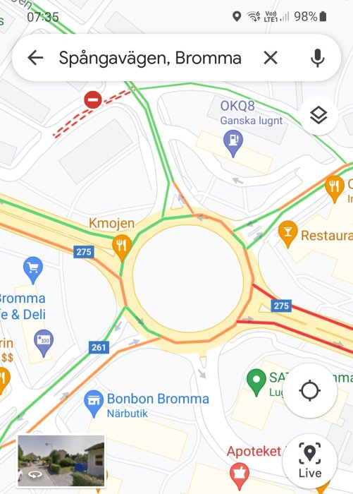 Kartskärmdump som visar Drottningholmsvägen och Spångavägen i Bromma med markerade vägar och en rondell.