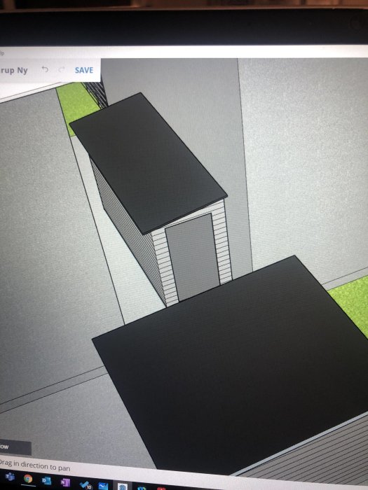 Datorskiss av fristående förråd nära ett hus, betonar avstånd och potentiell plåtbeklädnad.