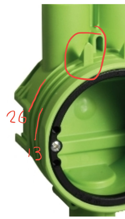 Eluttagsdosa för montage med märkta klackar för enkel- och dubbelskiveinstallation.