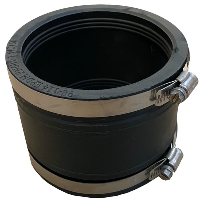 Flexibel skarvmuff för att koppla ihop olika typer av rör, med metallklämmor.
