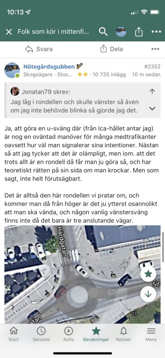 Skärmdump av ett diskussionsforum med textinlägg och en satellitbild på en rondell med tre anslutande vägar.