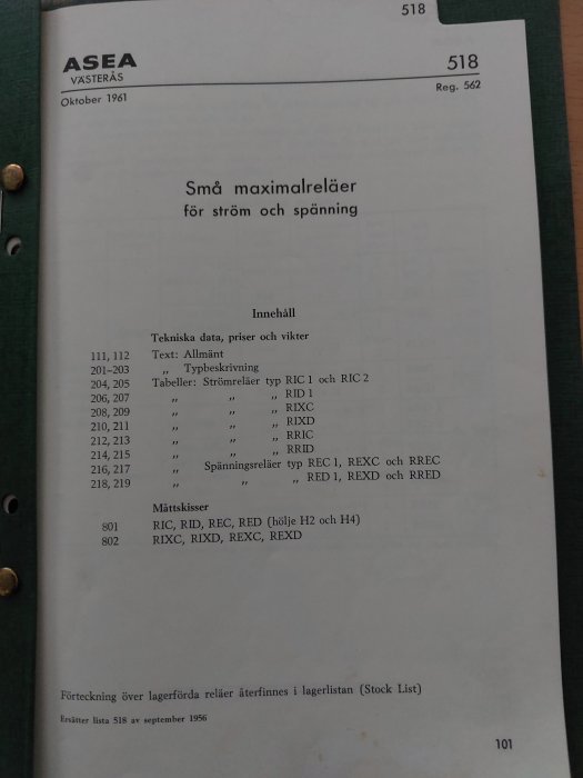 Öppnad sidan av en gammal ASEA-katalog från oktober 1961, innehållande tekniska specifikationer för små maximalreläer.