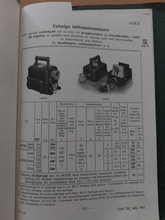 Sida ur en vintage teknisk manual från ASEA med text och illustrationer av enfasiga lufttransformatorer, daterad februari 1945.