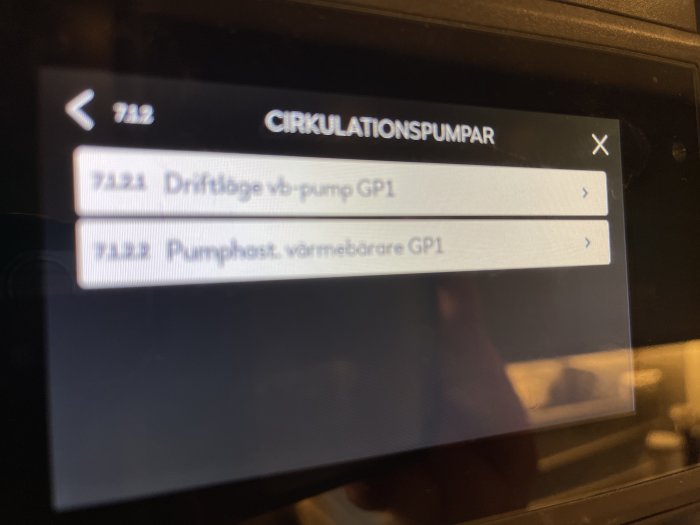 Digital skärmvisning av inställningsmenyn för cirkulationspumpar, visar endast alternativ för GP1.