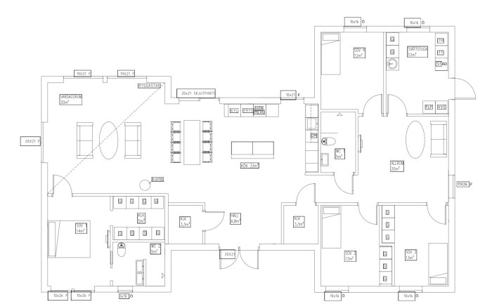 Arkitektonisk ritning av en planlösning för ett hus med benämnda rum och mått.