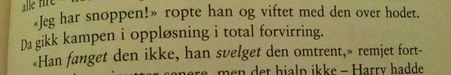 En närbild på en sida från en Harry Potter-bok på norska.