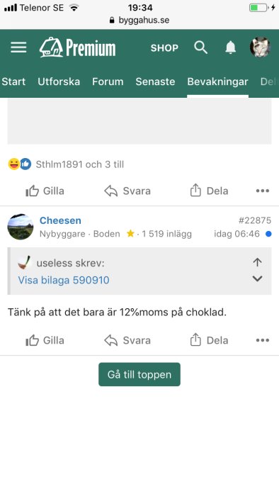 Skärmdump av en forumtråd på byggahus.se som visar inlägg och svar med en kommentar om moms på choklad.