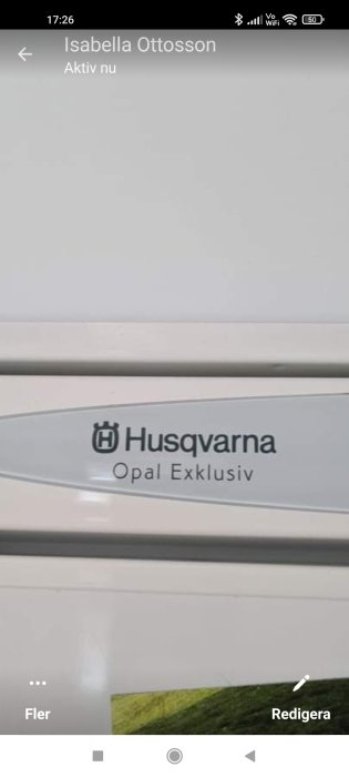 Logo på en Husqvarna Opal Exklusiv symaskin.