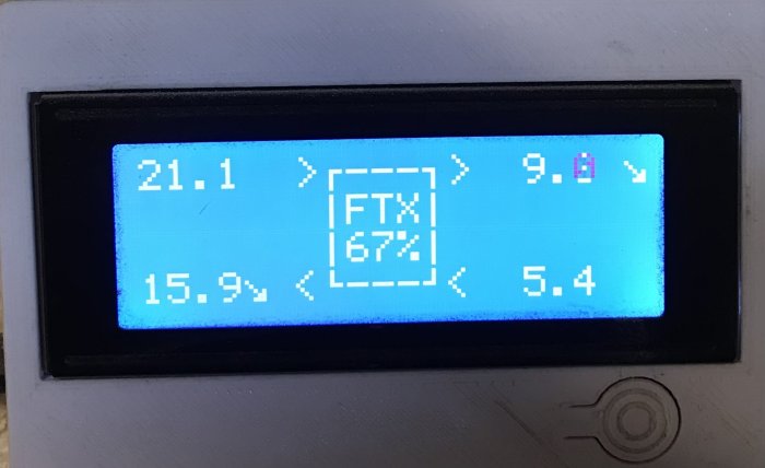 Display med sensoravläsningar för temperatur och FTX-effektivitet efter rensning av ventilationssystem.