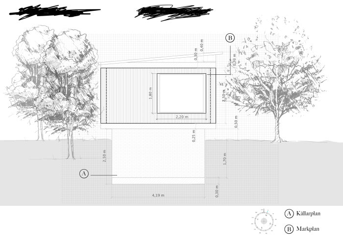 Arkitektonisk ritning av ett attefallshus med måttangivelser, källarplan och markplan, samt träd.