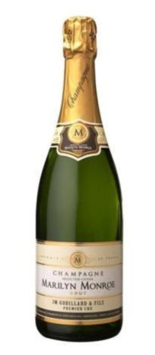 Flaska med Champagne Monroe på etiketten, antydande en koppling till Marilyn Monroe.
