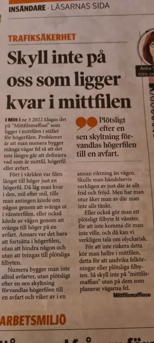 Insändare i lokaltidning diskuterar problematiken med felplanerade vägar och avfarter som förvirrar bilister.