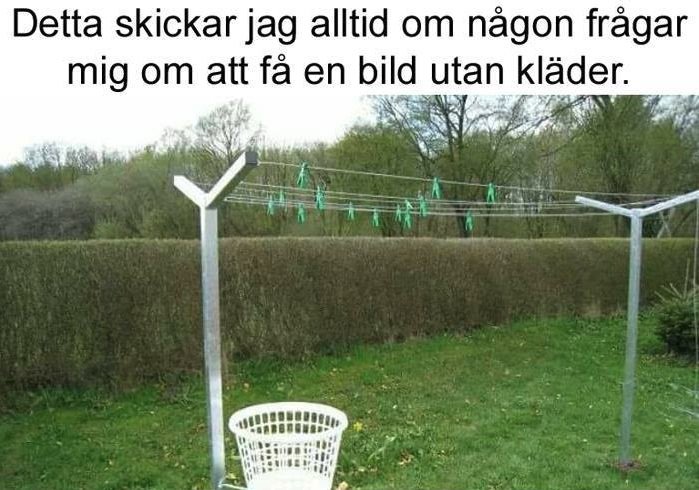 Torkställning med klädnypor i trädgård, ironiskt svar på begäran om bild utan kläder.