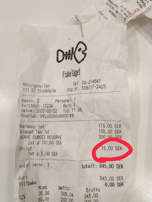 Kvitto som visar pris för ostron för 15 SEK styck med en totalsumma på 645 SEK.