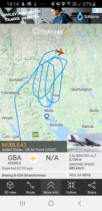 Skärmdump av Flightradar24 som visar en flygplansikon med flygspår över en karta nära Mora, Sverige, markerat för Boeing B-52.