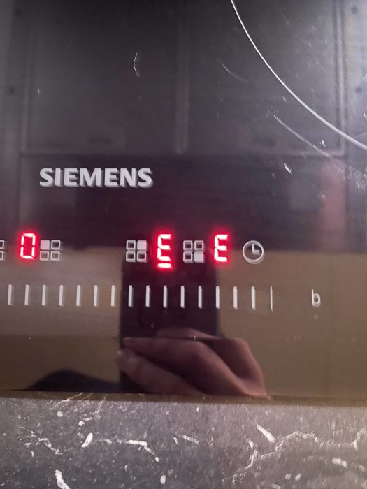 SIEMENS spishäll som visar felkod E och siffrorna 0232 på en digital display.