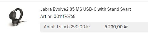 Svarta Jabra Evolve2 85 över-örat hörlurar med mikrofon och ställ, på vit bakgrund.