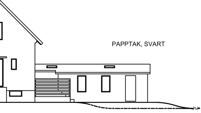 Svartvit ritning av ett hus med tillbyggnad och texten "PAPPTAK, SVART" indikerar takmaterialet.