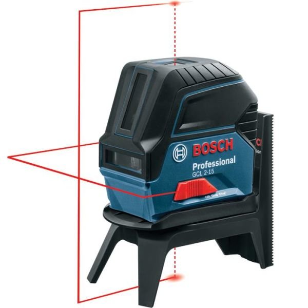 Bosch GCL 2-15 korslaser med röda laserlinjer som projiceras korsvis på vit bakgrund.