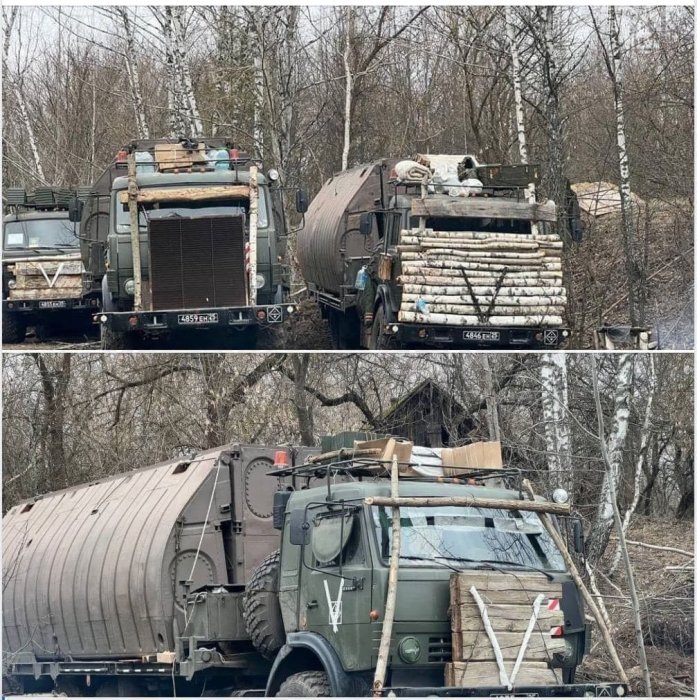 Militärfordon överbelamrade med bräder och utrustning i skogsmiljö.