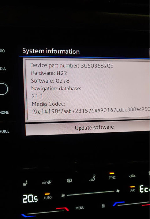 Bilsystemets display visar systeminformation med mjukvaruversion 0278 och uppdateringsknapp.