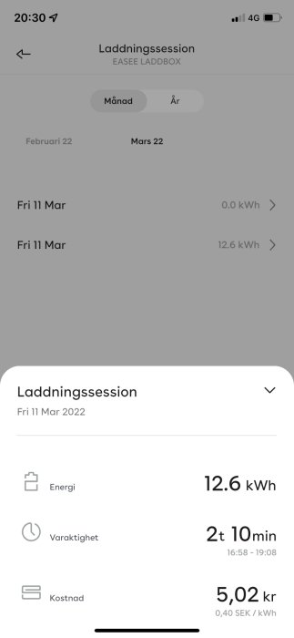 Skärmdump av en smartphone som visar en app för övervakning av elbilsladdning med energianvändning och kostnadsinformation.
