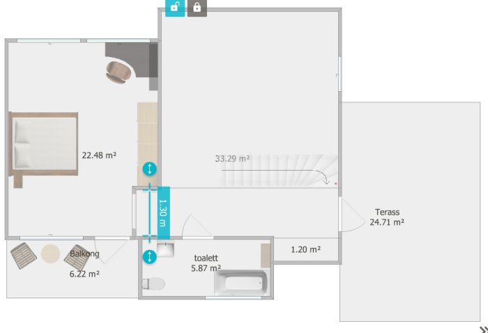 Ritning av en bostadsplan med måttangivelser, visar utökad förrådsyta, större badrum och balkong.