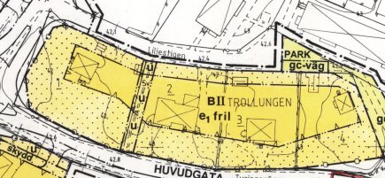 Del av en detaljplan med markerade fastigheter, vägar och en park, samt angivna byggrätter för en hörnfastighet.