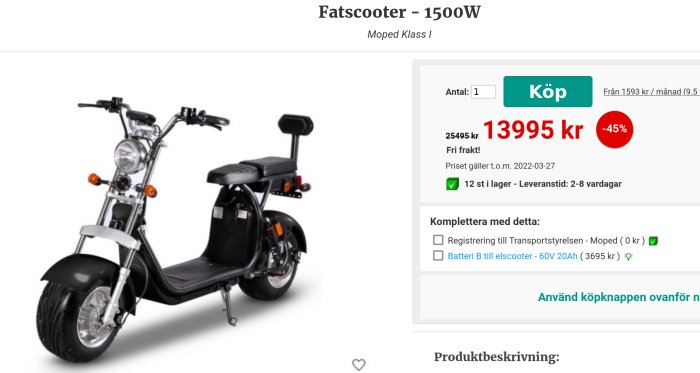 El-scooter i stil med en moped, svart färg och tjocka däck, visas med prisinformation på en webbsida.