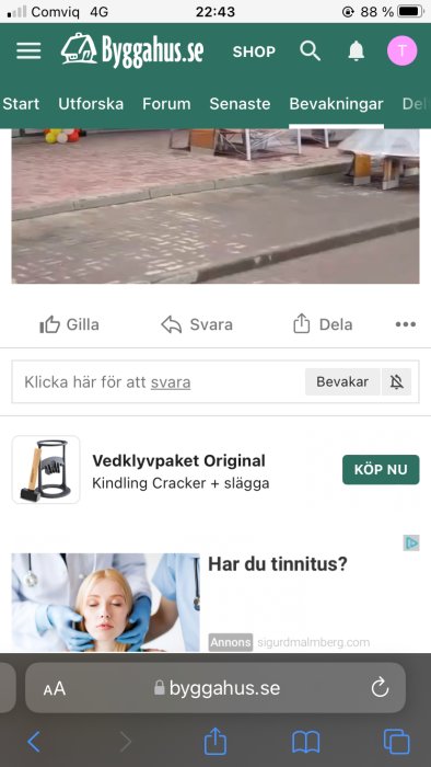 Skärmdump av ett foruminlägg om tinnitus på Byggahus.se med en annons om vedklyvning och tinnitus.