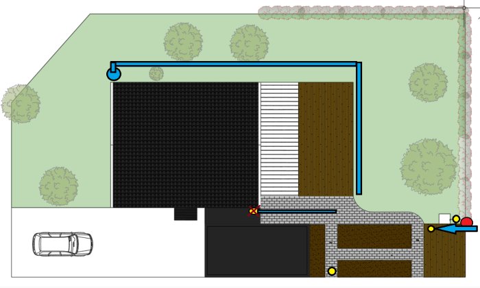 Ritad plan över en trädgård som visar föreslagna platser för vattenutkastare och slangdragning markerade med färgade cirklar och pilar.