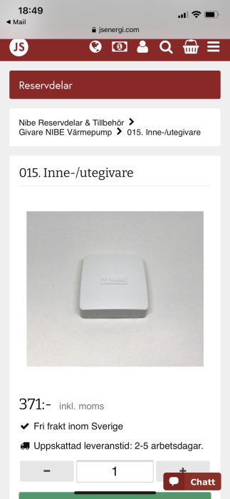 Inne-/utegivare till NIBE värmepump, vit rektangulär dosa med logotyp, på vit bakgrund på webbsidan.