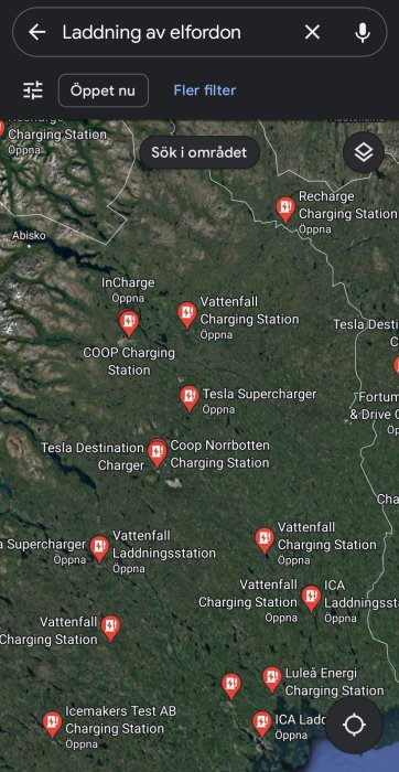 Kartbild som visar fördelningen av olika elbilsladdningsstationer i norra Sverige.